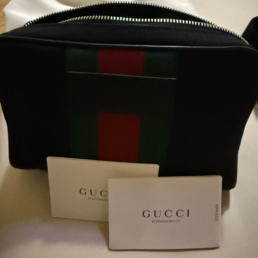 Gucci 
Waist bag
Brand New 
Comes with dustbag
Authentic ✅💯
Priced to sell !